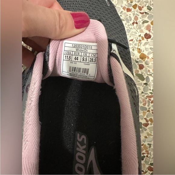 Women’s Brooks Adrenaline GTS 22 Sneakers - Picture 7 of 9
